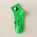 Calzini corti verdi da skate con ricamo Yin Yang, calze casual traspiranti in cotone. - Taglia unica / Ricamo Bagua - Verde brillante