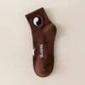Calzini corti in cotone marrone con simbolo yin yang ricamato e stampa a lettere. - Taglia unica / Ricamo Bagua - Caffè