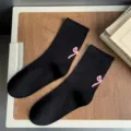 Calcetines negros de tubo medio con lazo rosa, algodón suave para uso casual diario. - 36-40 / Calcetines negros con lazo jacquard en el talón