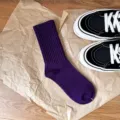 Calcetines de tubo medio acanalados morados, calcetines de algodón retro casuales para uso diario. - Talla única / Púrpura