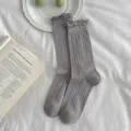 Graue Socken mit Rüschen und Netzmuster Ballettkern Stil lässige Strümpfe 1paar - 35-39 / Dunkelgrau