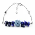 Bracciale diffusore in pietra lavica naturale blu con frammenti di pietre lucide - Sodalite