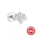 Orecchino a perno in argento 925 con retro piatto a ventaglio e zirconia lucida - Stile Conchiglia a Ventaglio Squisito (#14) / Oro bianco