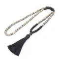 Collar de yoga con 108 cuentas de jaspe dálmata y piedra negra con borla larga negra - Collar de Borla de Piedra Moteada de 108 Cuentas