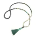 108 Naturstein Mala Halskette mit afrikanischen Türkisperlen und einer grünen Quaste - Halskette / Umfang 86cm
