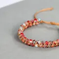 Vista detallada de una pulsera de cuentas de piedra imperial de 4mm con cordón trenzado - Estilo Jaspe Imperial Rosa Púrpura (3165)
