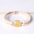 Elegant handgeweven wit kralenarmband met goudkleurige Levensboom hanger - Witte Turquoise Goud Roestvrij Staal
