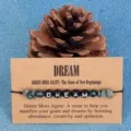 Handgemaakte armband van groene mosagaat met DREAM-letters op een zwart gewaxt koord - DREAM Letter Mosagaat Stijl(3389)