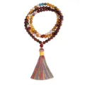 Collier Mala de yoga fait main avec 108 perles de pierre et un pompon en soie coloré - Collier
