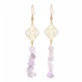 Handgefertigte lange Amethyst-Splitter-Ohrringe mit goldenem Yoga-Chakra-Symbolanhänger - Langhänger / Traumhafter Amethyst