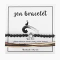 Detailansicht eines Zen-Lavastein-Armband-Sets mit Buddha-Anhänger und handgefertigter Wachsschnur - Lavastein