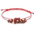 Handgefertigtes rotes Kordelarmband mit natürlichen Jaspis-Splitterperlen - Roter Jaspis