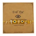 Handgefertigtes Evil Eye Armband mit gelben Steinen auf Kraftkarte - Gelb