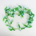 Guirlanda de flores de margarita azul artificial para decoración de paredes interiores. - Guirnalda de margaritas azules