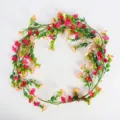 Guirnalda de vid de flores artificiales de margaritas para decoración de pared interior planta - Tiras de flores de margaritas pequeñas color carmín
