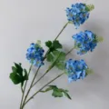 Gros plan détaillé d'une branche de fleurs de jacinthe bleue artificielle à 4 têtes et feuilles. - Bleu