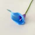Mini τεχνητός κρίνος calla PU μπλε παραλλαγή, ιδανικός για γάμο και διακόσμηση. - Γαλάζιο με Λευκό Πυρήνα