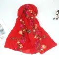 Chal étnico bordado de algodón y lino rojo, hermoso diseño floral para viajes y uso diario. - 90x170cm / Rojo Brillante