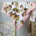 Pañuelo cuadrado de seda satinada de 90 cm con estampado floral elegante bufanda versátil - Blanco