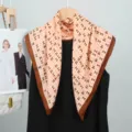 Pañuelo cuadrado de mujer con estampado de monograma H, elegante chal rosa marrón de seda lana. - Rosa