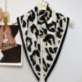 Pañuelo cuadrado con estampado de leopardo chic para mujer, elegante bufanda y chal de moda. - Blanco