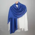 Elegante koningsblauwe lange modal rayon sjaal voor dames met zachte textuur en glans - Saffierblauw / 180cm