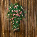 Guirlande de vigne de roses artificielles suspendues avec des roses et des feuilles pour déco. - Victoria rose double
