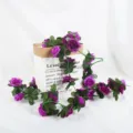 Vibrant lila künstliche Rosengirlande für Hochzeits- und Event-Plafonddekoration - 45 Köpfe / Lila