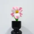 Tulipano brownie artificiale in PU rosa in un vaso nero per decorazioni domestiche - Rosa