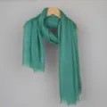 Écharpe en coton et lin verte pour femme avec franges, châle léger de protection solaire. - Vert