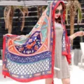 Bufanda de playa de lino de algodón con estampado étnico vintage, chal de sol versátil. - Grandes círculos con bordes rojos estilo étnico / 180cm