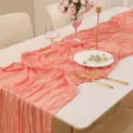 Runner da tavola boho rosa corallo in garza con trama stropicciata per decorazioni di nozze - 90*180cm / Pesca Corallo