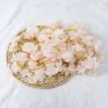 Enredadera de flor de cerezo rosa artificial de 135 cabezas sobre estera de paja - 135 Cabezas Flor de Cerezo / Rosa Champaña