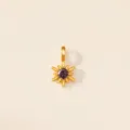 Vue détaillée d'un pendentif étoile en acier titane doré avec pierre violette - Février (Couleur Améthyste)