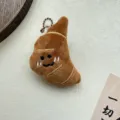 Schattige pluche croissant brood sleutelhanger met lachend gezicht voor tasdecoratie - Croissant (kralenketting)