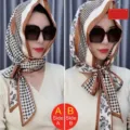 Foulard di raso double-face con motivi paisley e pied-de-poule in due viste - Taglia unica / Lato A: Paisley / Lato B: Pied de Poule