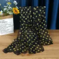 Elegante sciarpa in georgette nera trasparente con stampa a pois gialli vivaci - Nero con pois gialli
