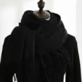Macro view of the thick black scarf with soft fringe detail and woven wool texture - 200*70cm / Black