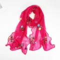 Eleganter fuchsiafarbener Netzschal mit bunter Blumenstickerei und Rüschenrand - 170x45cm / Fuchsia