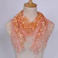 Écharpe triangle élégante en dentelle orange avec broderie florale délicate et paillettes - Orange