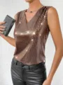 Vista dettagliata del tessuto a griglia metallica bronzo su un elegante top senza maniche. - 3XL / Top / Oro