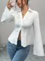 Elegante camicia plissettata bianca a maniche lunghe con scollo a V e bottoni da donna - Taglia S / Top / Bianco