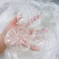 Detaillierte Ansicht von drei transparenten 5cm TPR-Hohlkugeln mit Spiralstruktur für DIY-Spielzeug - Brötchen Stil (8.5cm) / Transparent