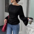 Elegante top nero a maniche a campana con scollo a barchetta e vita sciancrata alla moda - Taglia S / Top / Nero