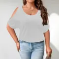 Elegantes hellgraues Plus-Size-T-Shirt für Damen mit freien Schultern und lockerer Passform - 1XL / Oberteile / Weiß