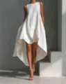 Elegante abito bianco smanicato con orlo asimmetrico e vestibilità ampia per le vacanze - Taglia S / Vestiti / Bianco