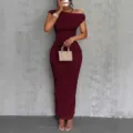 Elegante abito lungo bordeaux con spalla scoperta e trama a onde d'acqua - Taglia S / Vestiti / Borgogna