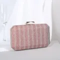 Elegante rote und silberne gestreifte Abendtasche mit glänzendem Goldverschluss - Rot