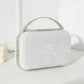Elegante silberne Glitzer-Abendclutch mit einem stilvollem Metallgriff für Damen - Weiß