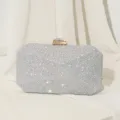 Elegante silberne Abendtasche mit Strasssteinen und Glitzereffekt für festliche Partys. - Silber